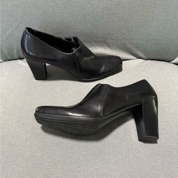 Franco Sarto black faux leather dress booties W/square toe and block heel 9.5 - Picture 4 of 11